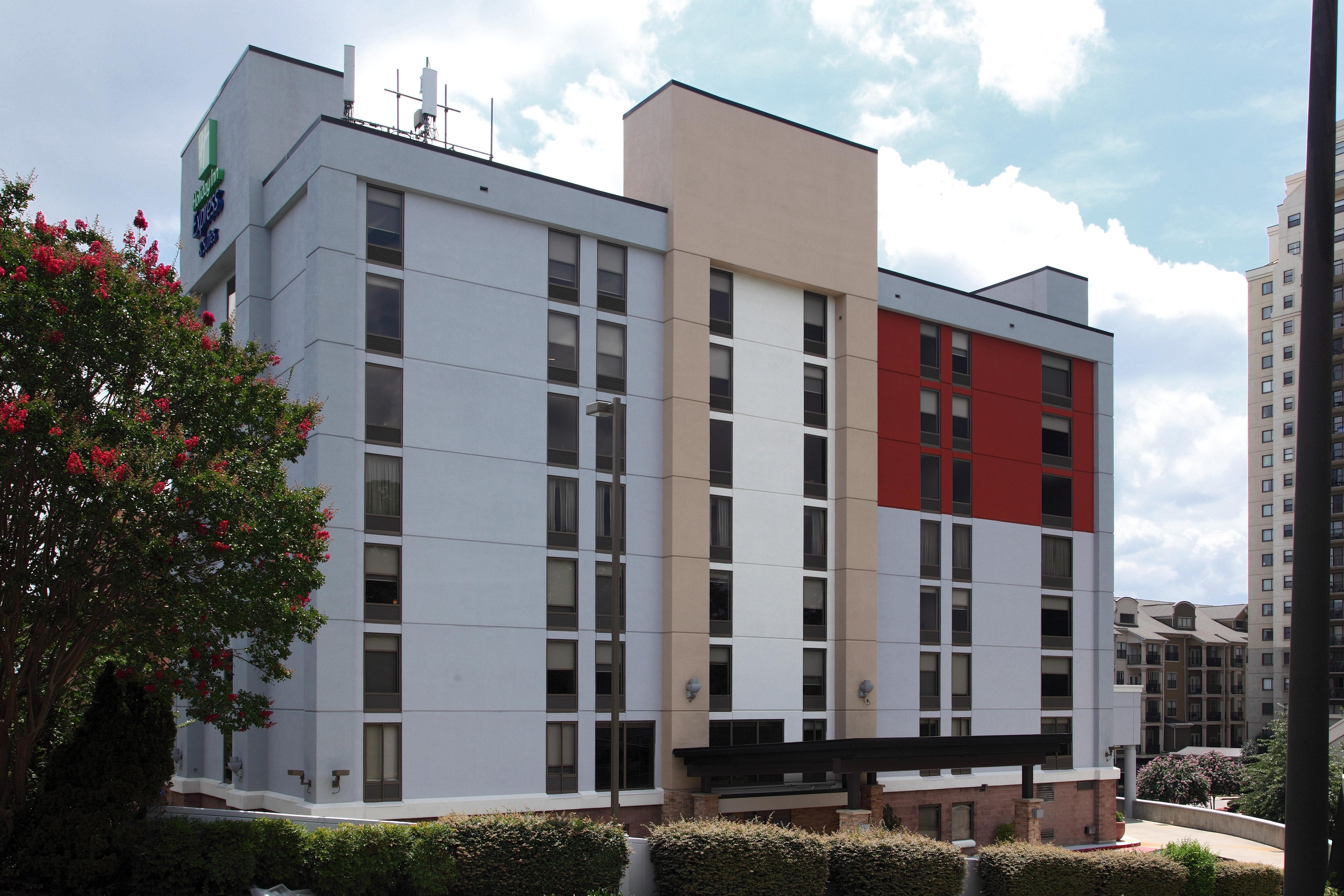 סנדי ספרינגס Holiday Inn Express & Suites Atlanta Perimeter Mall Hotel By Ihg מראה חיצוני תמונה