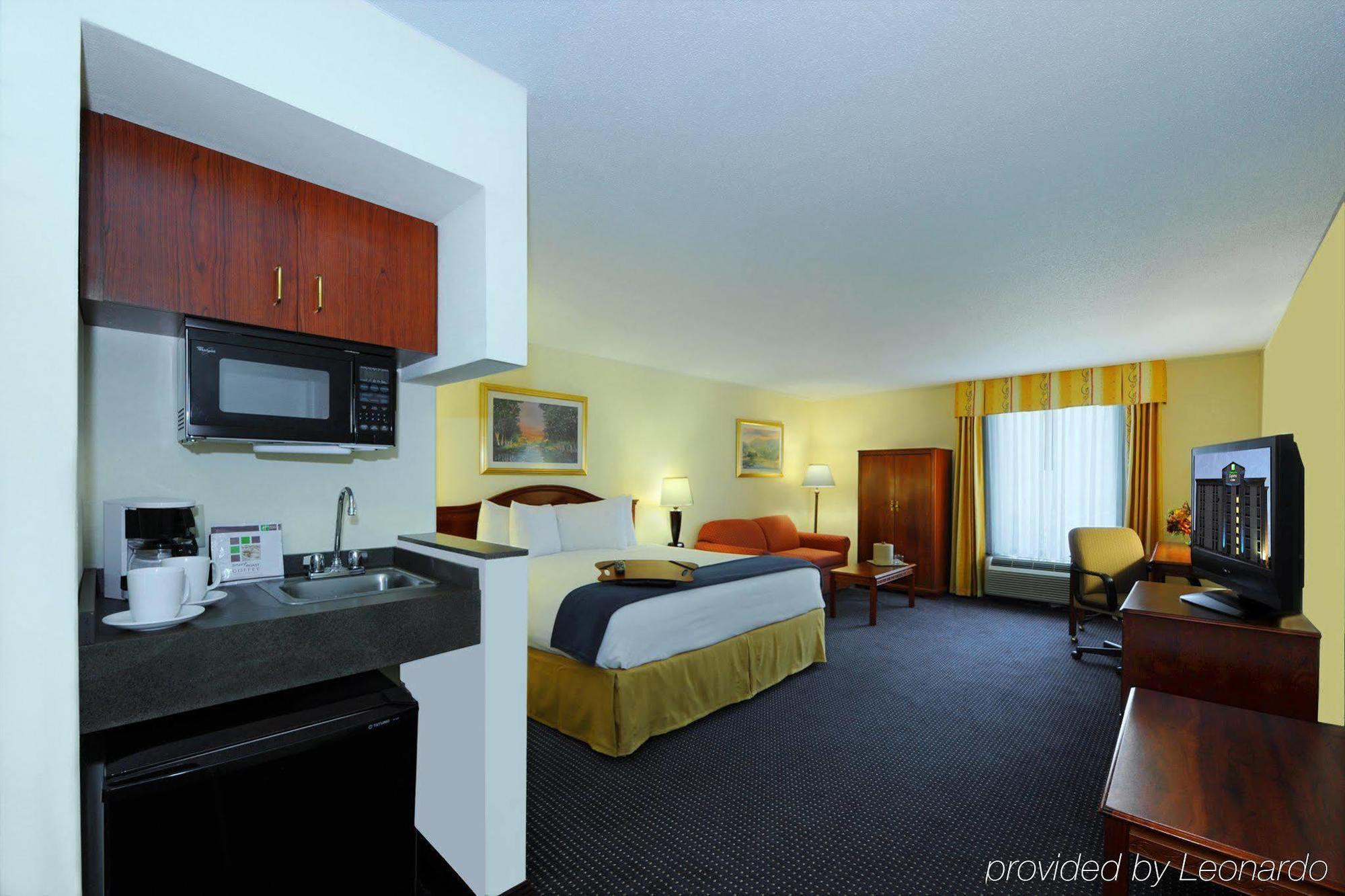 סנדי ספרינגס Holiday Inn Express & Suites Atlanta Perimeter Mall Hotel By Ihg חדר תמונה