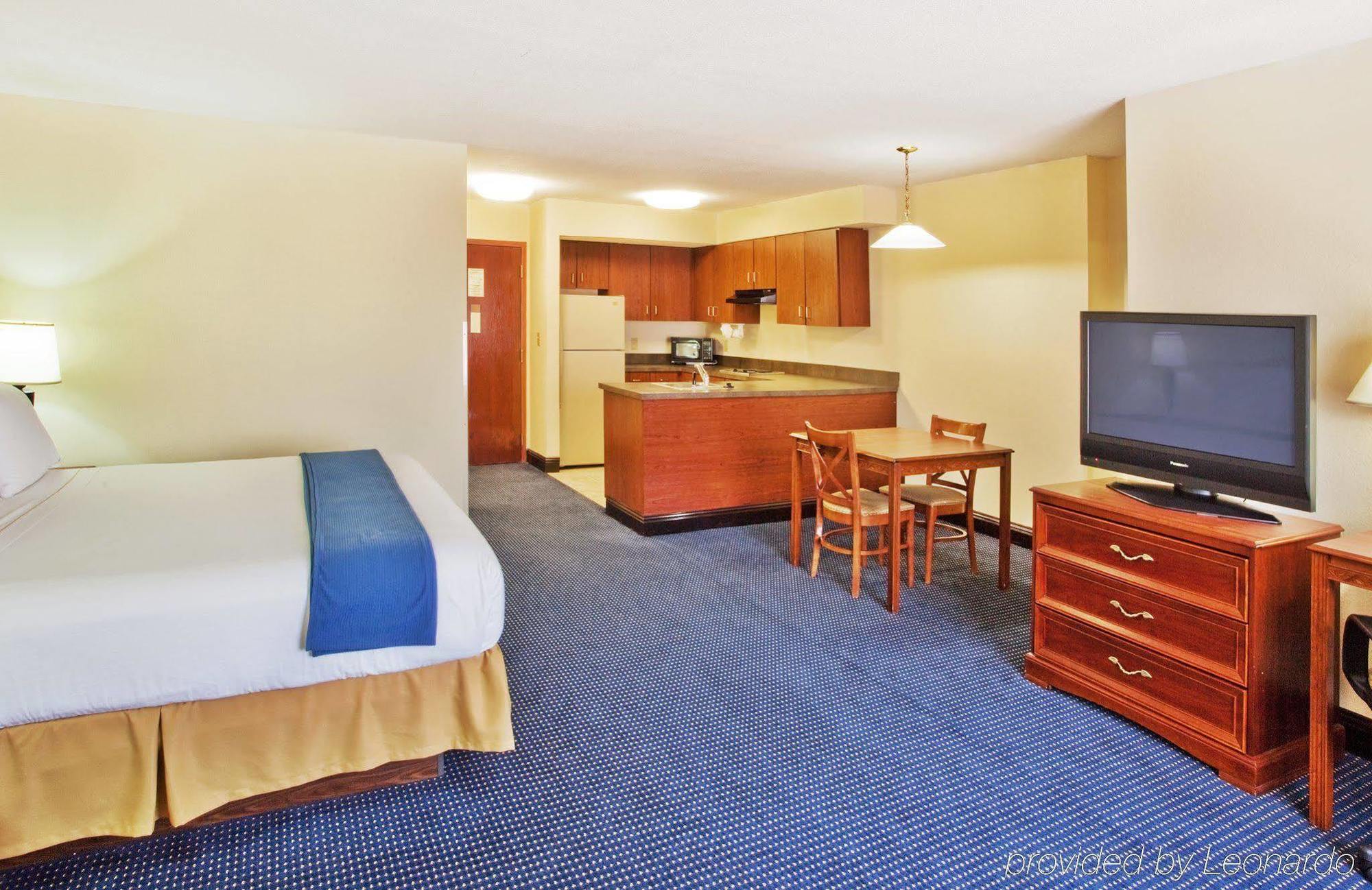 סנדי ספרינגס Holiday Inn Express & Suites Atlanta Perimeter Mall Hotel By Ihg חדר תמונה