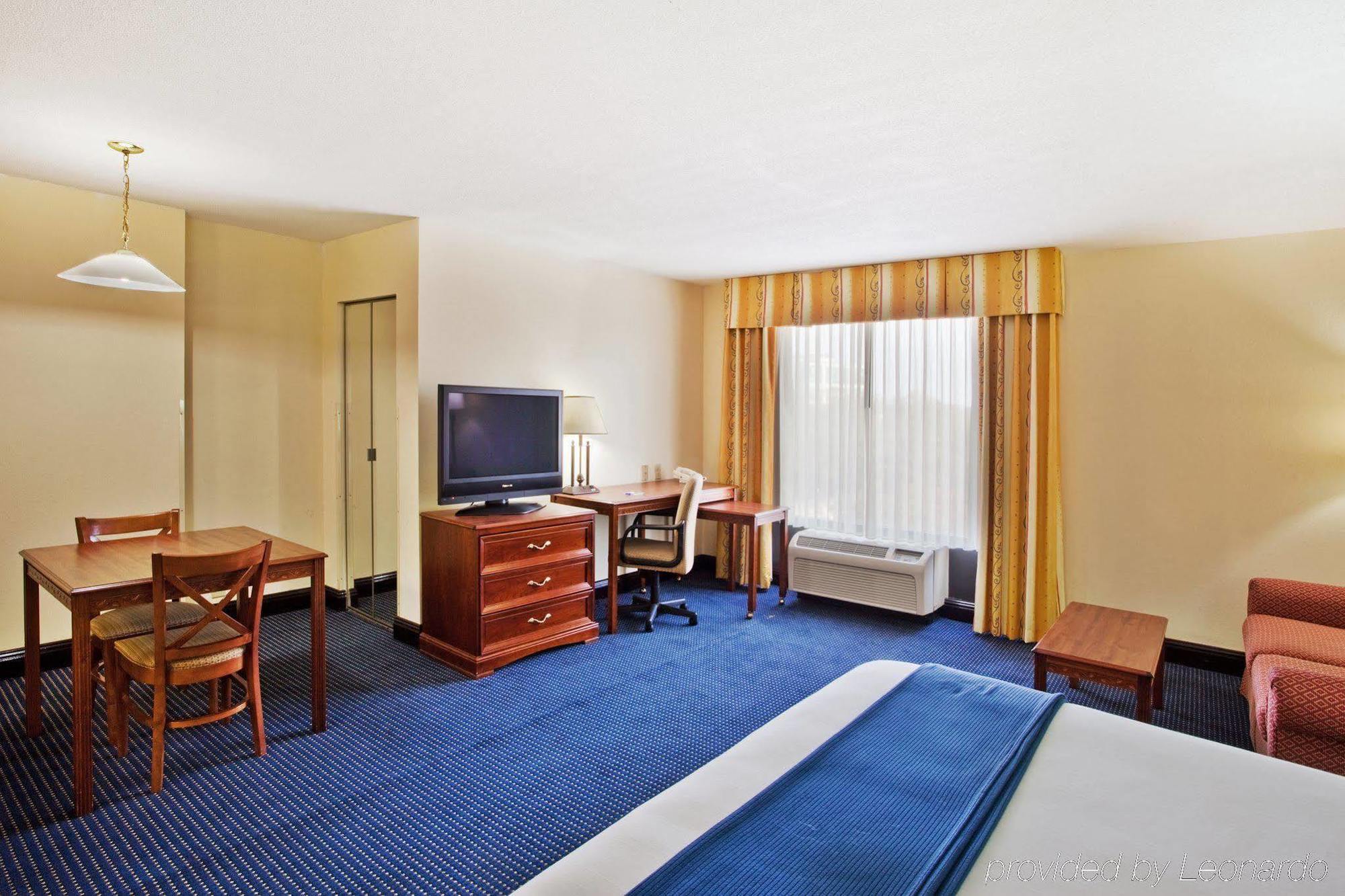 סנדי ספרינגס Holiday Inn Express & Suites Atlanta Perimeter Mall Hotel By Ihg חדר תמונה