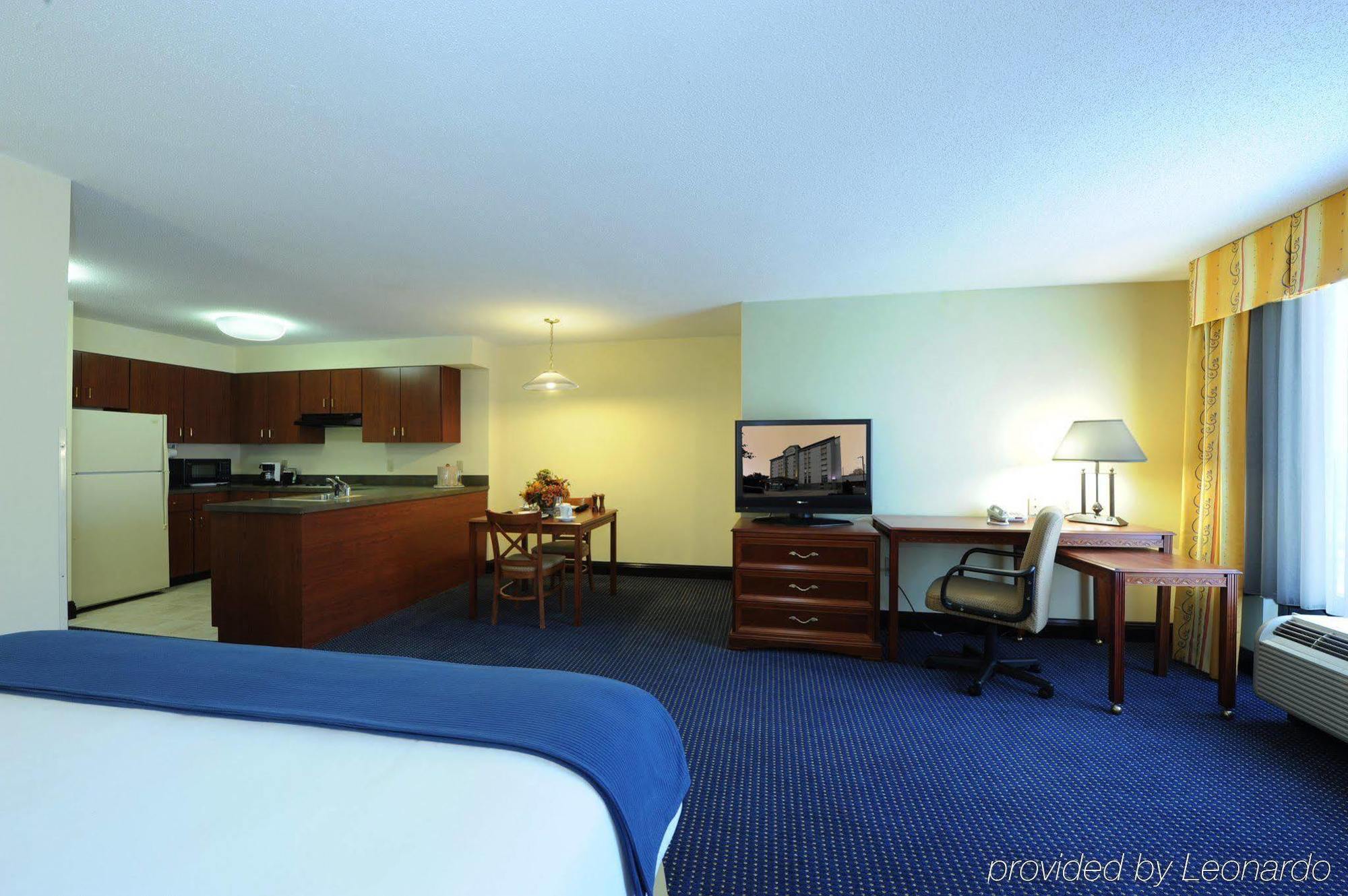 סנדי ספרינגס Holiday Inn Express & Suites Atlanta Perimeter Mall Hotel By Ihg חדר תמונה